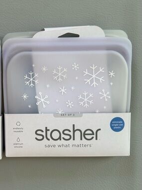 Stasher Silicone Christmas Sandwich Bags Snowflakes- New in packaging